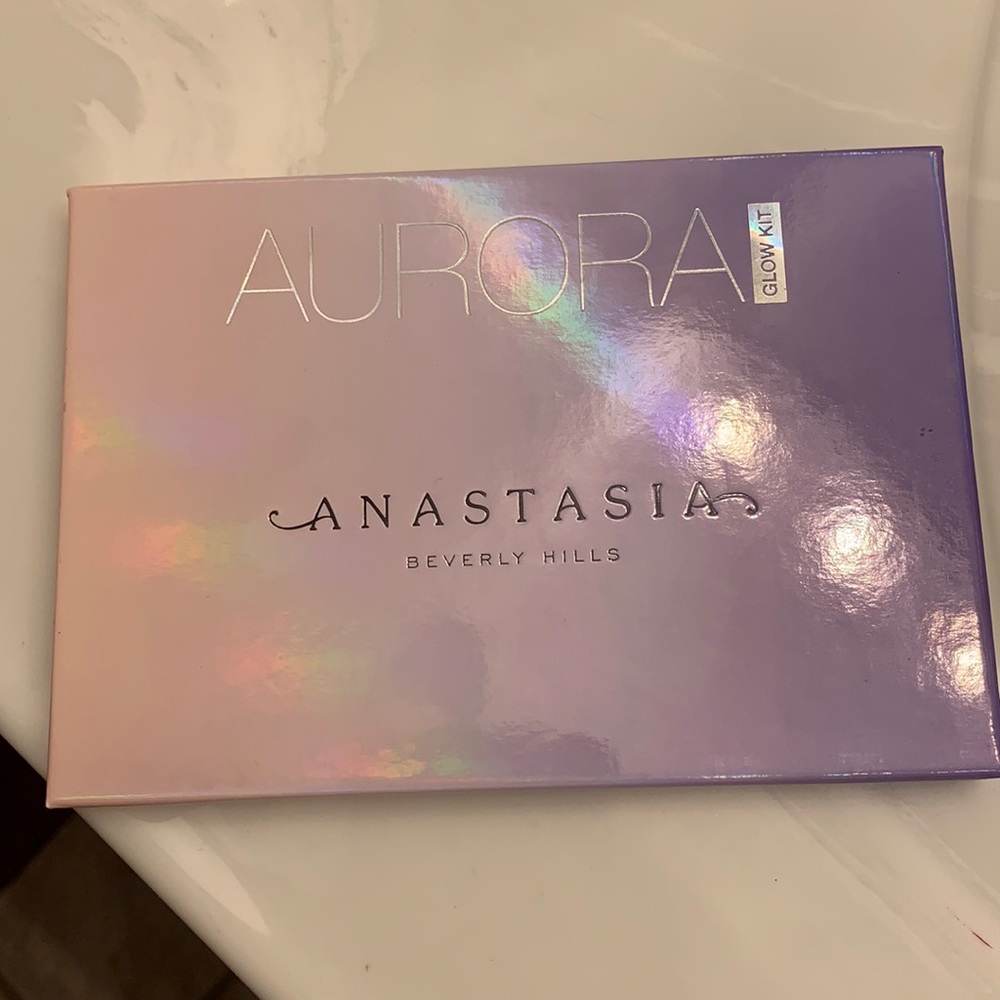 Anastasia aurora glow kit